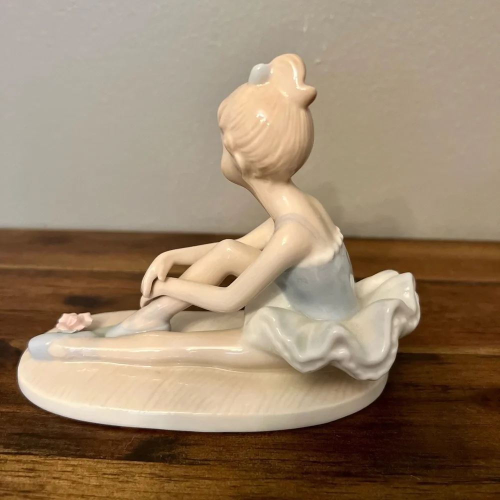 ASPEN GALLERY Collection Ladies 3 Set Porcelain Ballerina Figurines